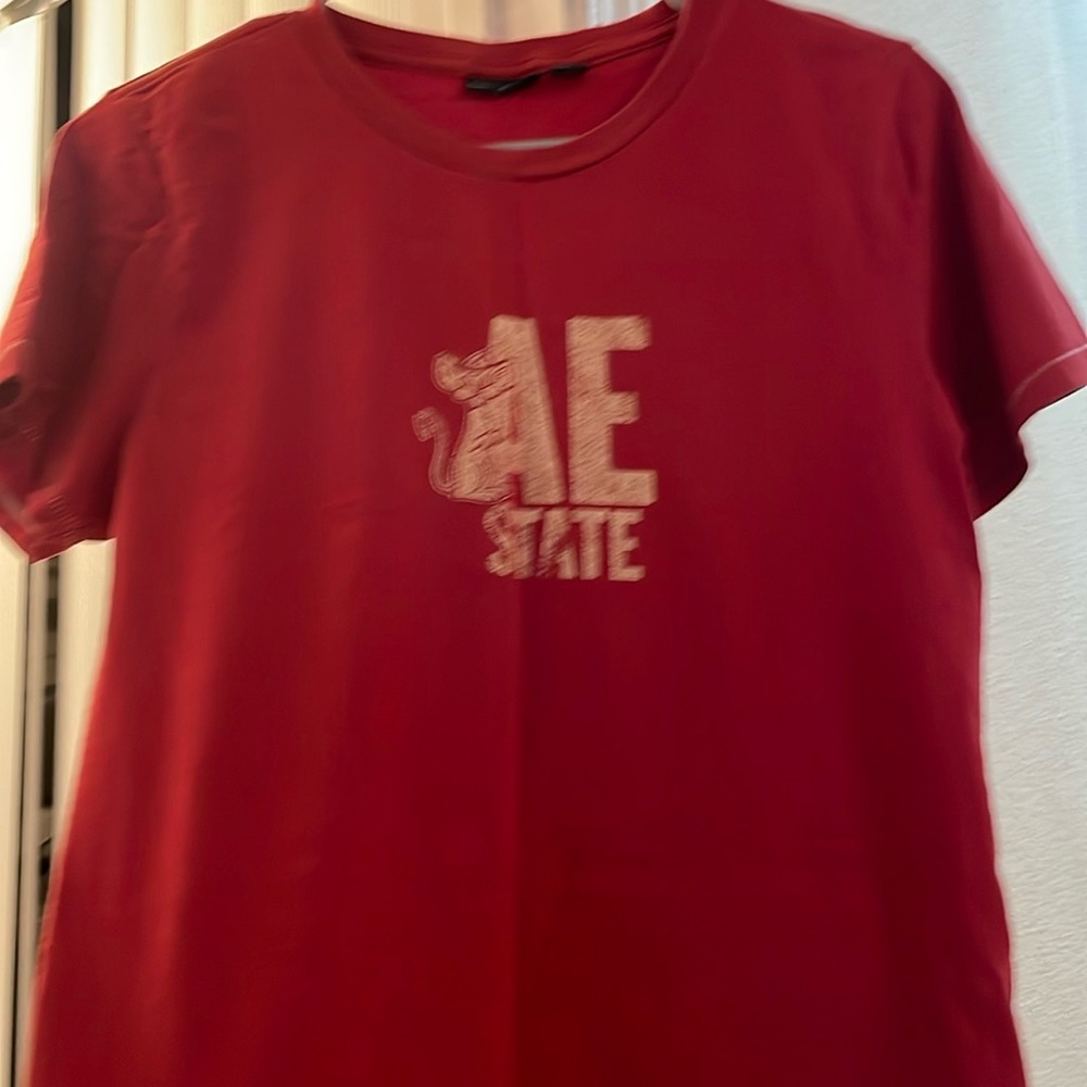 AE red tee
